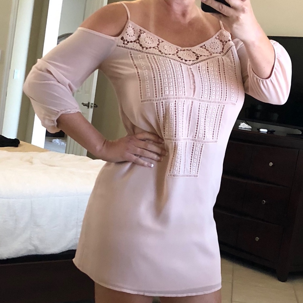 Bebe soft pink dress sixe Medium